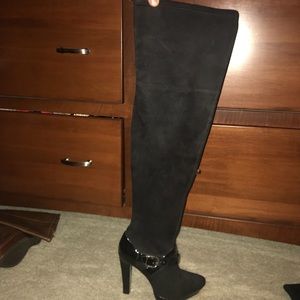 Heeled boots mid thigh